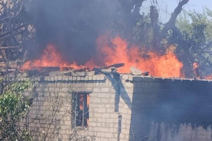 Кураховская громада подверглась многочисленным обстрелам: горящие дома и руины