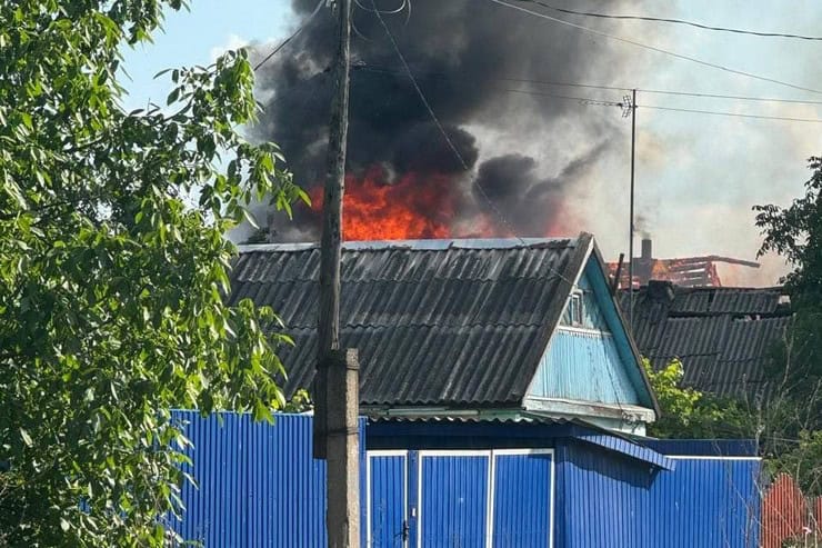Курахівська громада зазнала масованих обстрілів: палаючі будинки та руйнування