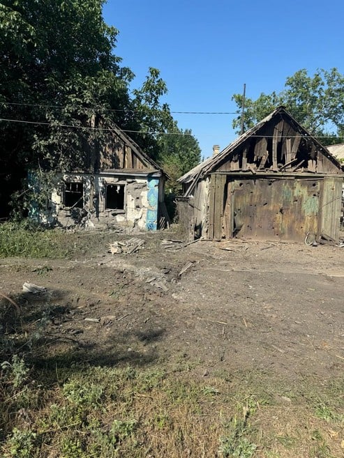 Обстріли Курахівської громади: 1 людина загинула і 1 поранена, пошкоджено будинки