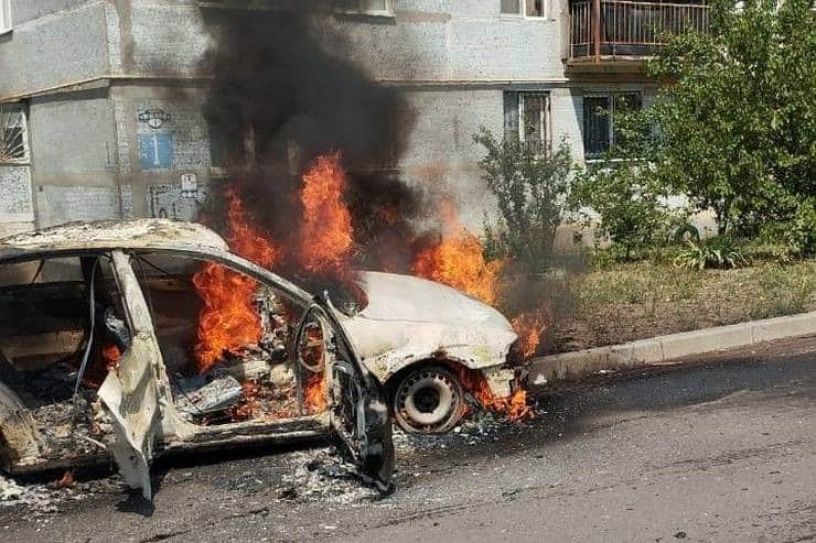 В місті Курахове внаслідок обстрілу пошкоджено понад 10 багатоповерхівок