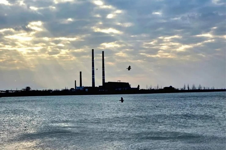 Взорвана дамба Кураховского водохранилища, уровень воды поднимается: стали известны масштабы разрушений