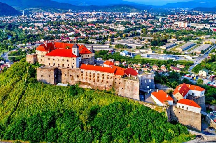 Діти з Курахівської громади можуть безкоштовно відпочити в Карпатах