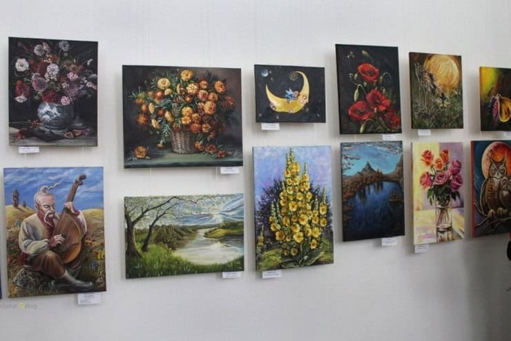 Персональна виставка картин дівчини з Вугледара пройшла в Дніпрі