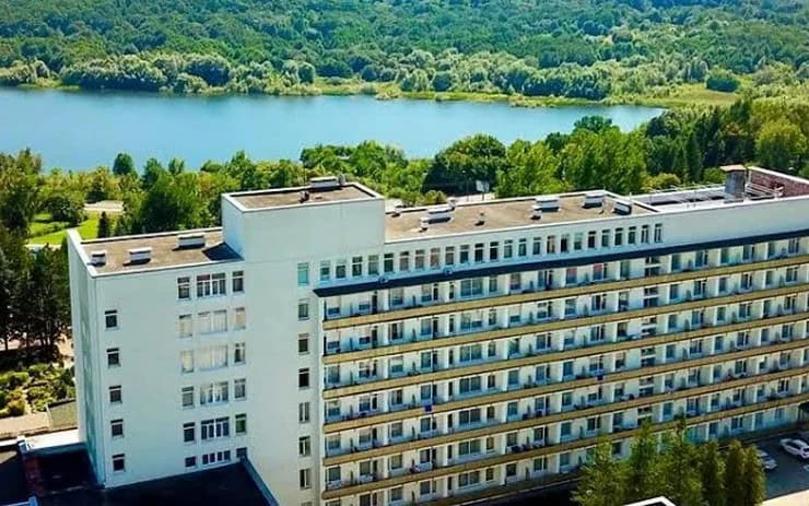 будівля санаторію шахтар