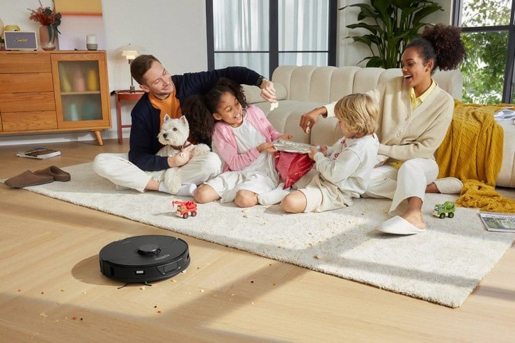 this robot vacuum will clean your house and then clean itself